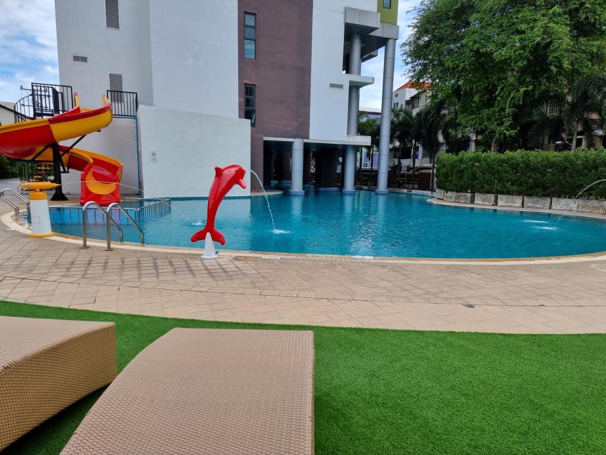 Pattaya Discovery Beach Hotel - Sha Extra Plus Exterior photo
